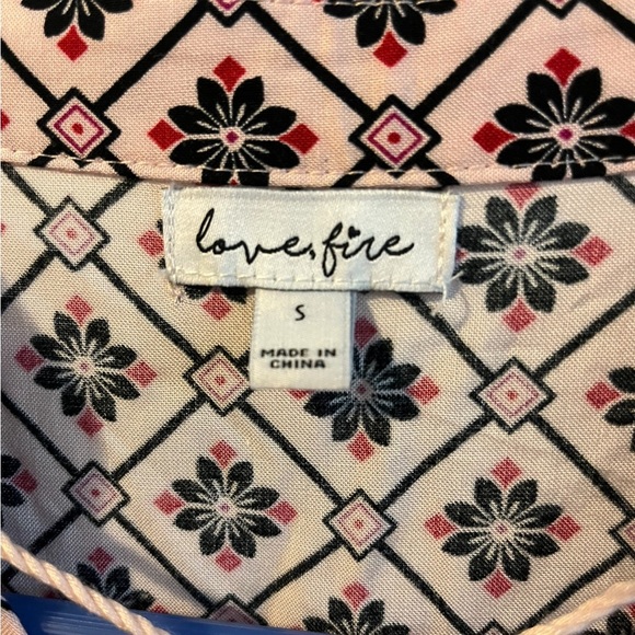 Pink floral print embroider accent tie neckline top‎ mock button Love Fire small - Picture 9 of 11